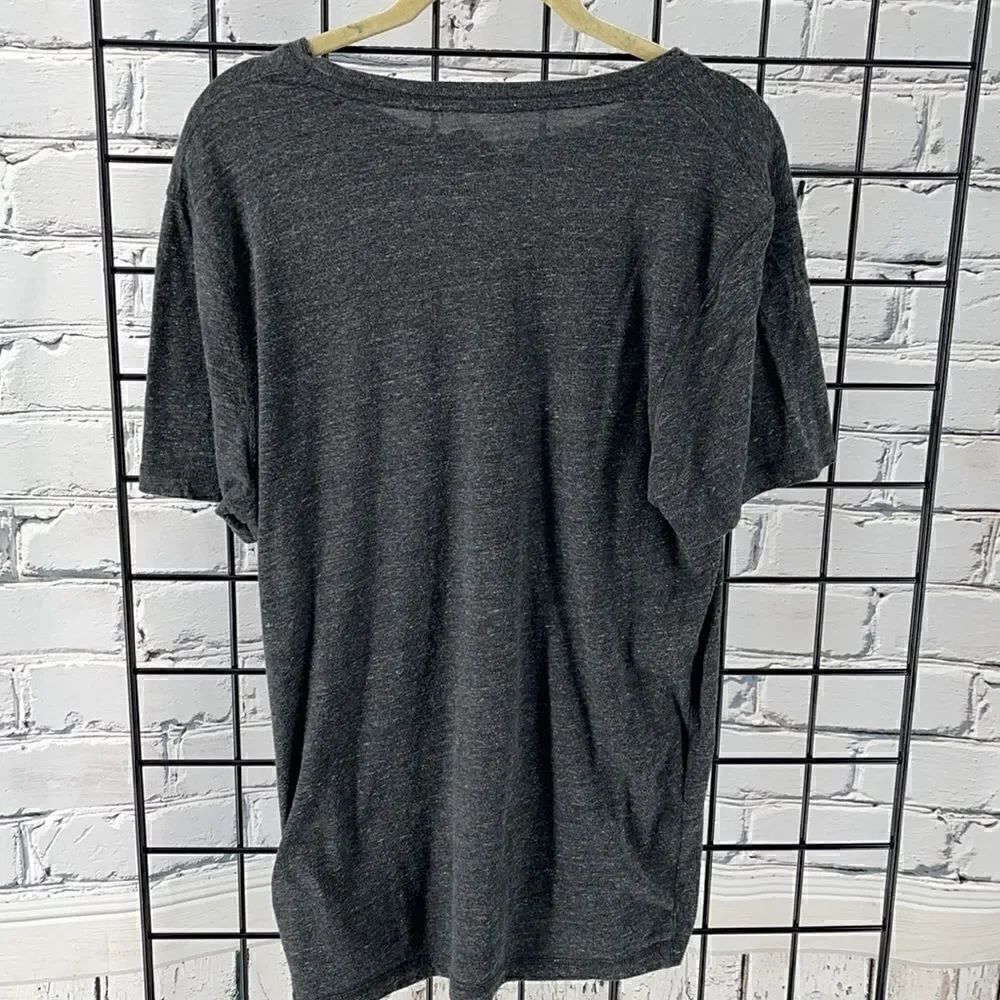 Old navy tee M  - Picture 4 of 4